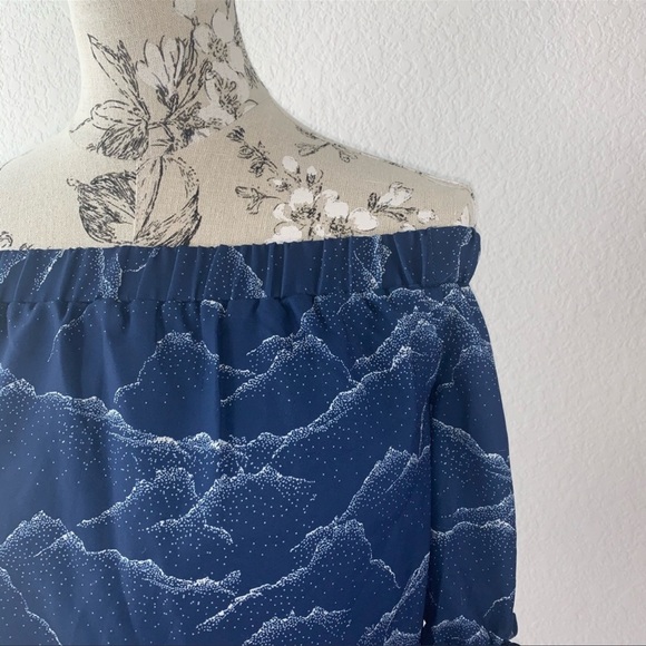 Cooper & Ella off the shoulder blue with white mountain print blouse size XS - Picture 4 of 7